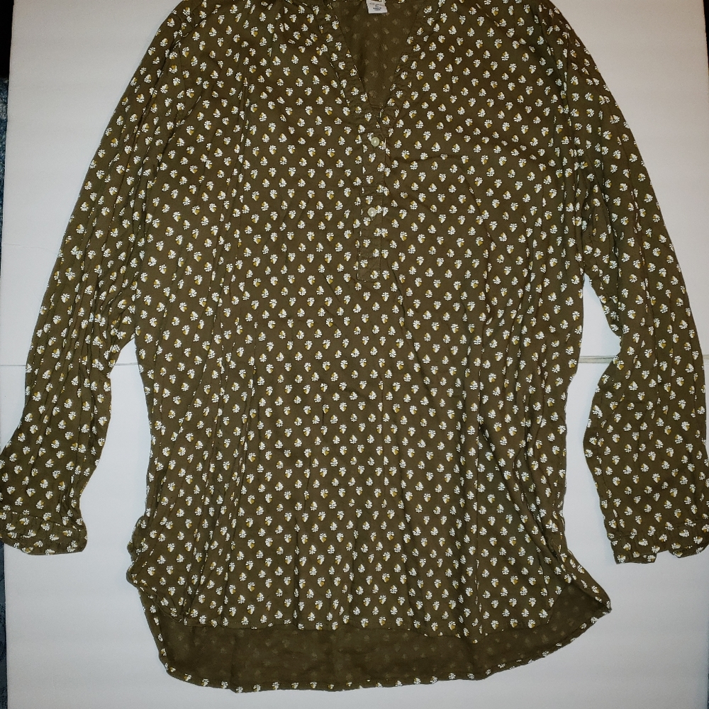 Old Navy size xl, army green with small flowers.